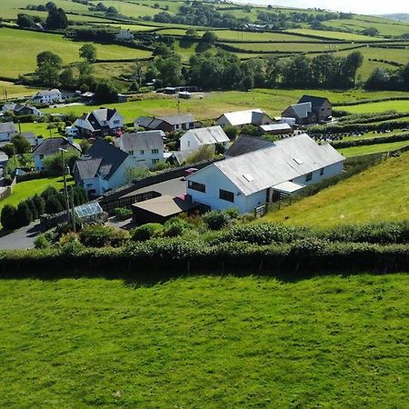 Bed and Breakfast Y Grange à Llanfihangel-y-Creuddyn Extérieur photo