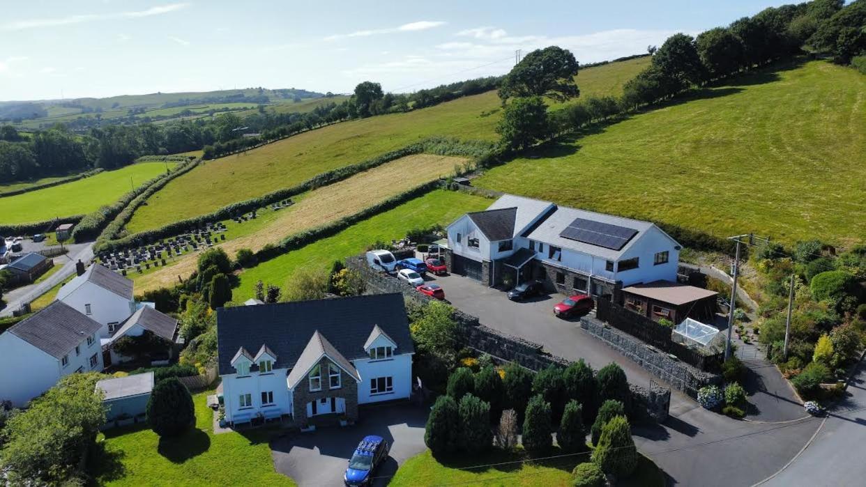 Bed and Breakfast Y Grange à Llanfihangel-y-Creuddyn Extérieur photo