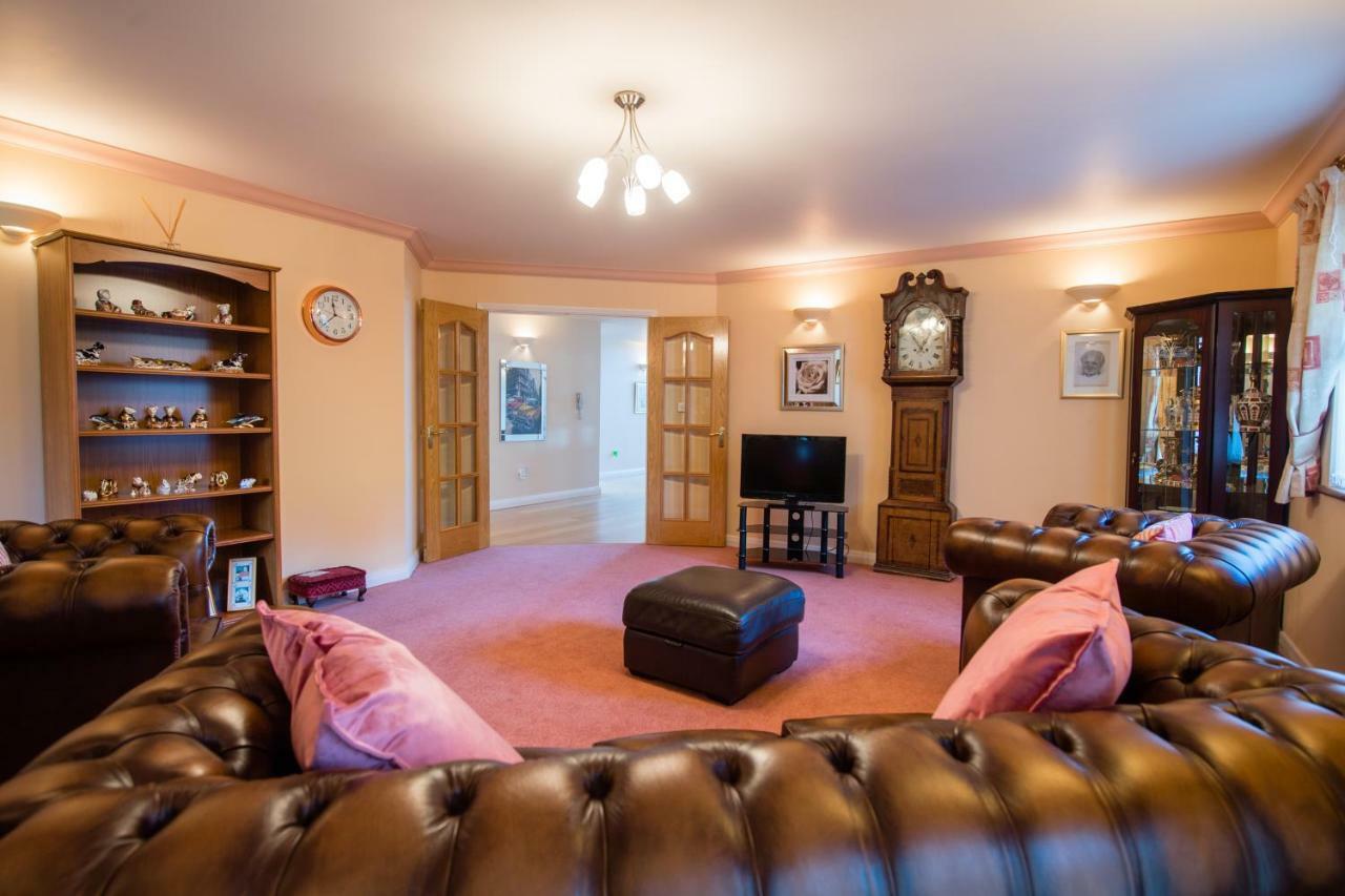 Bed and Breakfast Y Grange à Llanfihangel-y-Creuddyn Extérieur photo