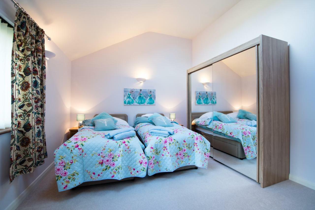 Bed and Breakfast Y Grange à Llanfihangel-y-Creuddyn Extérieur photo