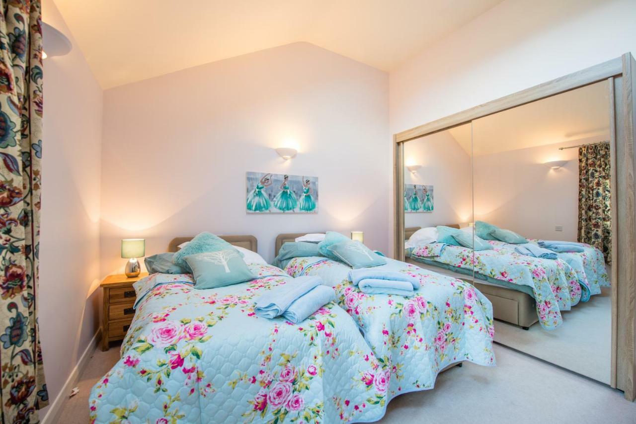 Bed and Breakfast Y Grange à Llanfihangel-y-Creuddyn Extérieur photo