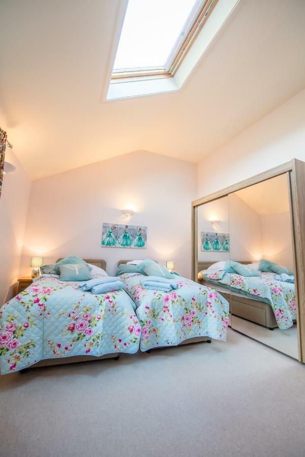 Bed and Breakfast Y Grange à Llanfihangel-y-Creuddyn Extérieur photo